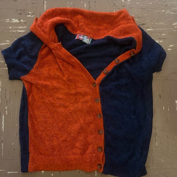 Navy and Red Button-Up Top - Picture 4 of 5